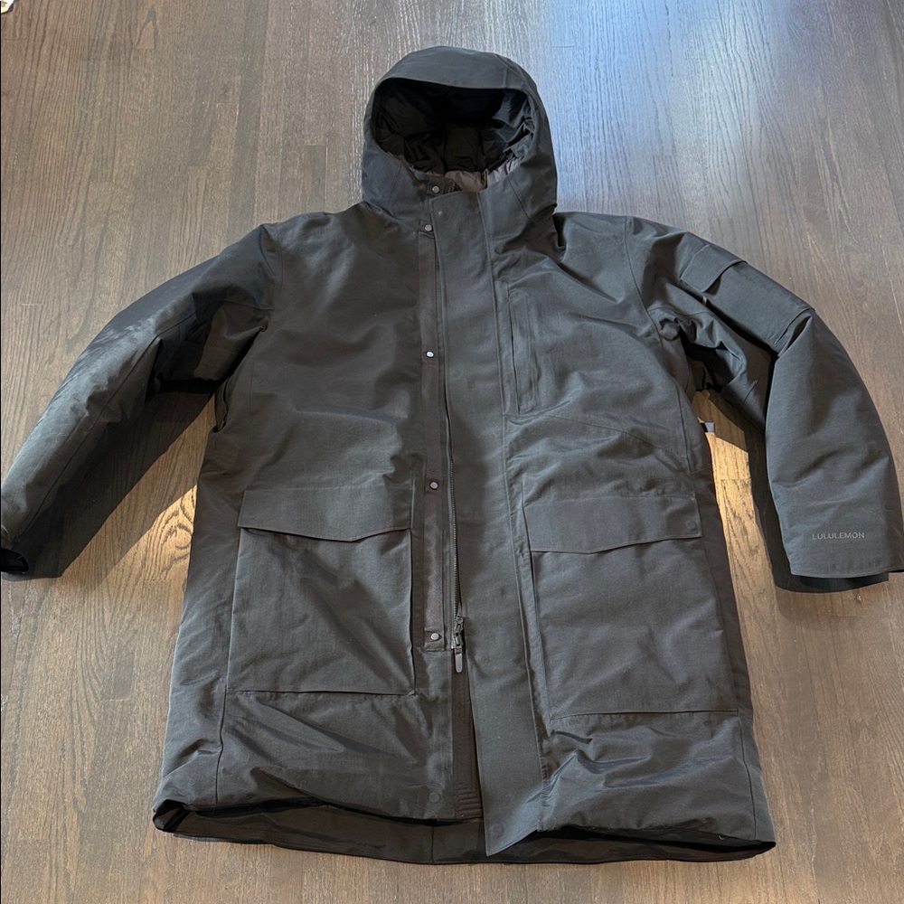 lululemon athletica Black
“Cold city 600 down filled parka”